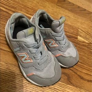 Toddler girls New Balance Sneaker